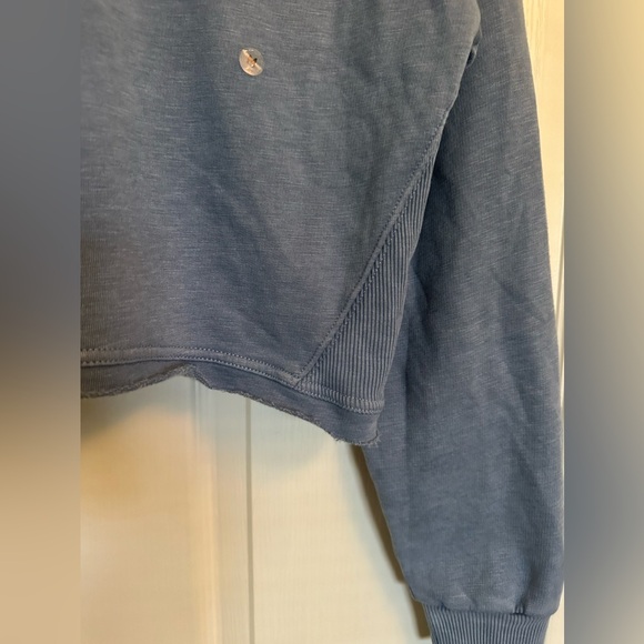 American Eagle NWT cropped hoodie - Picture 3 of 4